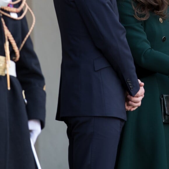 Le prince William, duc de Cambridge, et Kate Middleton, duchesse de Cambridge, ont été reçus au palais de l'Elysée le temps d'un entretien de courtoisie par le président François Hollande le 17 mars 2017 à Paris à l'entame de leur visite officielle de deux jours. © Cyril Moreau / Bestimage