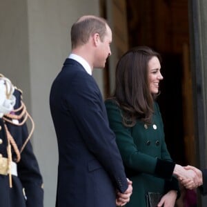 Le prince William, duc de Cambridge, et Kate Middleton, duchesse de Cambridge, ont été reçus au palais de l'Elysée le temps d'un entretien de courtoisie par le président François Hollande le 17 mars 2017 à Paris à l'entame de leur visite officielle de deux jours. © Cyril Moreau / Bestimage