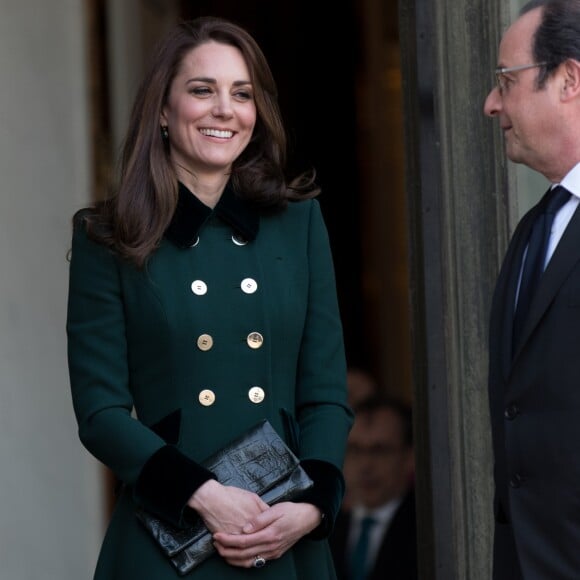 Le prince William, duc de Cambridge, et Kate Middleton, duchesse de Cambridge, ont été reçus au palais de l'Elysée le temps d'un entretien de courtoisie par le président François Hollande le 17 mars 2017 à Paris à l'entame de leur visite officielle de deux jours. © Cyril Moreau / Bestimage