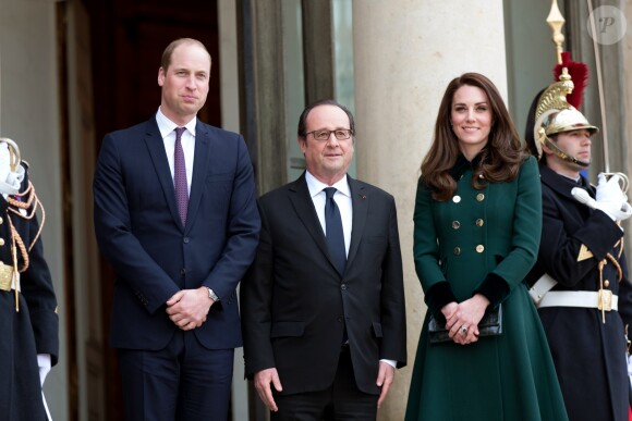 Le prince William, duc de Cambridge, et Kate Middleton, duchesse de Cambridge, ont été reçus au palais de l'Elysée le temps d'un entretien de courtoisie par le président François Hollande le 17 mars 2017 à Paris à l'entame de leur visite officielle de deux jours. © Cyril Moreau / Bestimage