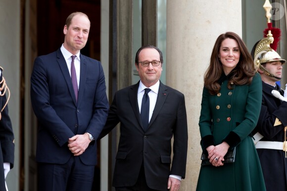 Le prince William, duc de Cambridge, et Kate Middleton, duchesse de Cambridge, ont été reçus au palais de l'Elysée le temps d'un entretien de courtoisie par le président François Hollande le 17 mars 2017 à Paris à l'entame de leur visite officielle de deux jours. © Cyril Moreau / Bestimage