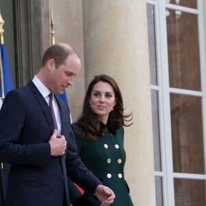 Le prince William, duc de Cambridge, et Kate Middleton, duchesse de Cambridge, ont été reçus au palais de l'Elysée le temps d'un entretien de courtoisie par le président François Hollande le 17 mars 2017 à Paris à l'entame de leur visite officielle de deux jours. © Cyril Moreau / Bestimage