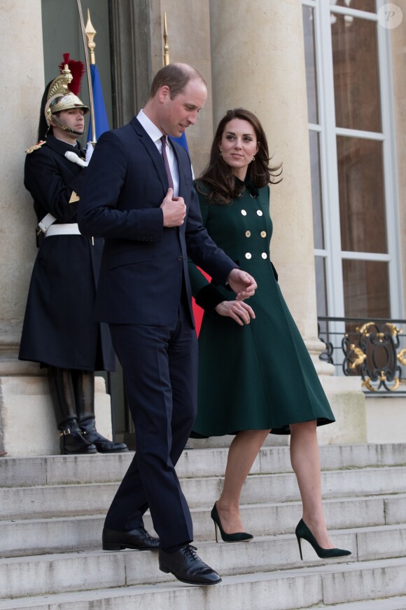 Le prince William, duc de Cambridge, et Kate Middleton, duchesse de Cambridge, ont été reçus au palais de l'Elysée le temps d'un entretien de courtoisie par le président François Hollande le 17 mars 2017 à Paris à l'entame de leur visite officielle de deux jours. © Cyril Moreau / Bestimage