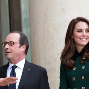 Le prince William, duc de Cambridge, et Kate Middleton, duchesse de Cambridge, ont été reçus au palais de l'Elysée le temps d'un entretien de courtoisie par le président François Hollande le 17 mars 2017 à Paris à l'entame de leur visite officielle de deux jours. © Cyril Moreau / Bestimage