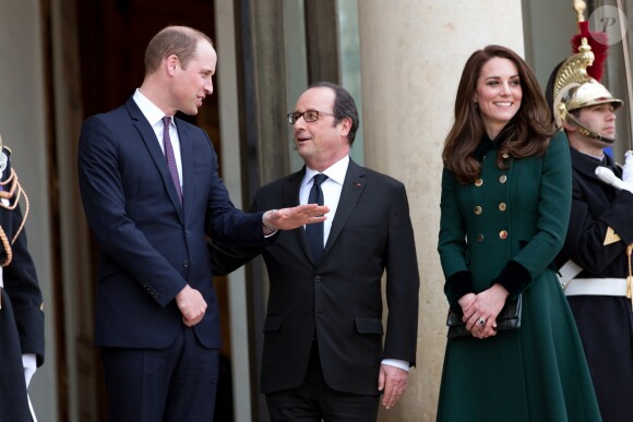 Le prince William, duc de Cambridge, et Kate Middleton, duchesse de Cambridge, ont été reçus au palais de l'Elysée le temps d'un entretien de courtoisie par le président François Hollande le 17 mars 2017 à Paris à l'entame de leur visite officielle de deux jours. © Cyril Moreau / Bestimage