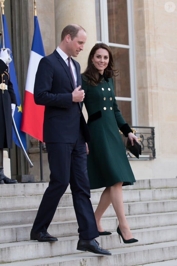 Le prince William, duc de Cambridge, et Kate Middleton, duchesse de Cambridge, ont été reçus au palais de l'Elysée le temps d'un entretien de courtoisie par le président François Hollande le 17 mars 2017 à Paris à l'entame de leur visite officielle de deux jours. © Cyril Moreau / Bestimage