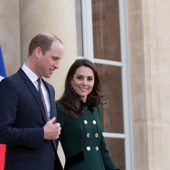 Le prince William, duc de Cambridge, et Kate Middleton, duchesse de Cambridge, ont été reçus au palais de l'Elysée le temps d'un entretien de courtoisie par le président François Hollande le 17 mars 2017 à Paris à l'entame de leur visite officielle de deux jours. © Cyril Moreau / Bestimage