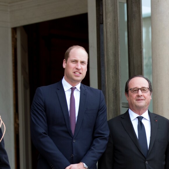 Le prince William, duc de Cambridge, et Kate Middleton, duchesse de Cambridge, ont été reçus au palais de l'Elysée le temps d'un entretien de courtoisie par le président François Hollande le 17 mars 2017 à Paris à l'entame de leur visite officielle de deux jours. © Cyril Moreau / Bestimage