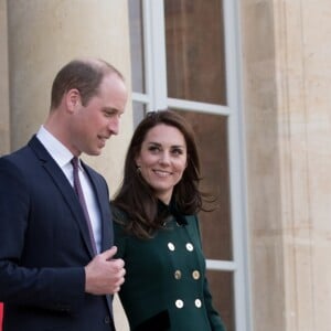 Le prince William, duc de Cambridge, et Kate Middleton, duchesse de Cambridge, ont été reçus au palais de l'Elysée le temps d'un entretien de courtoisie par le président François Hollande le 17 mars 2017 à Paris à l'entame de leur visite officielle de deux jours. © Cyril Moreau / Bestimage