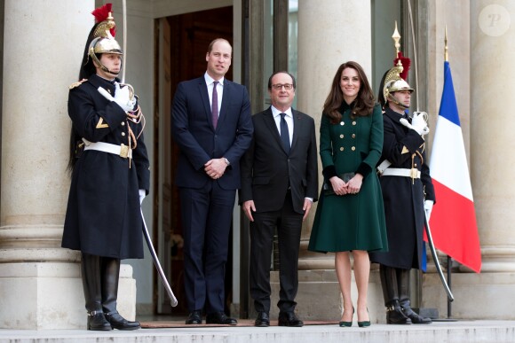 Le prince William, duc de Cambridge, et Kate Middleton, duchesse de Cambridge, ont été reçus au palais de l'Elysée le temps d'un entretien de courtoisie par le président François Hollande le 17 mars 2017 à Paris à l'entame de leur visite officielle de deux jours. © Cyril Moreau / Bestimage