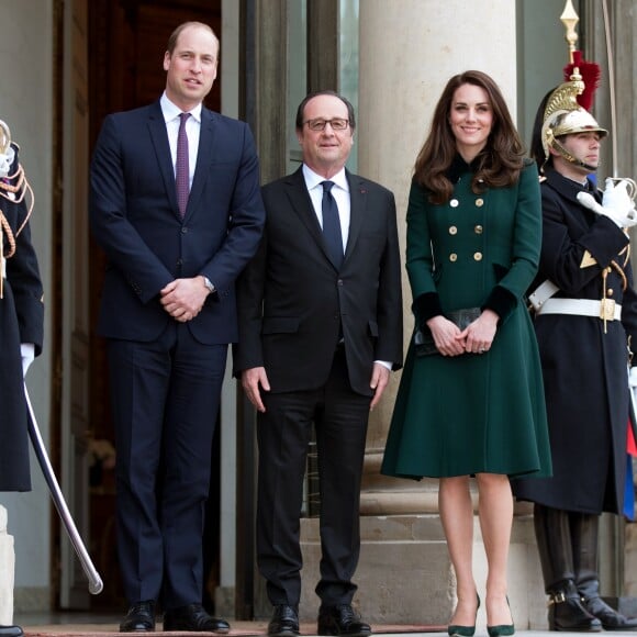 Le prince William, duc de Cambridge, et Kate Middleton, duchesse de Cambridge, ont été reçus au palais de l'Elysée le temps d'un entretien de courtoisie par le président François Hollande le 17 mars 2017 à Paris à l'entame de leur visite officielle de deux jours. © Cyril Moreau / Bestimage