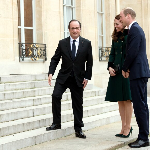 Le prince William, duc de Cambridge, et Kate Middleton, duchesse de Cambridge, ont été reçus au palais de l'Elysée le temps d'un entretien de courtoisie par le président François Hollande le 17 mars 2017 à Paris à l'entame de leur visite officielle de deux jours. © Cyril Moreau / Bestimage