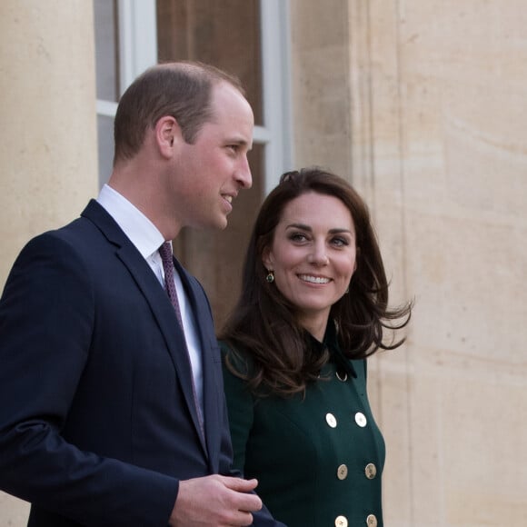 Le prince William, duc de Cambridge, et Kate Middleton, duchesse de Cambridge, ont été reçus au palais de l'Elysée le temps d'un entretien de courtoisie par le président François Hollande le 17 mars 2017 à Paris à l'entame de leur visite officielle de deux jours. © Cyril Moreau / Bestimage