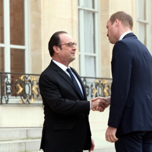 Le prince William, duc de Cambridge, et Kate Middleton, duchesse de Cambridge, ont été reçus au palais de l'Elysée le temps d'un entretien de courtoisie par le président François Hollande le 17 mars 2017 à Paris à l'entame de leur visite officielle de deux jours. © Cyril Moreau / Bestimage