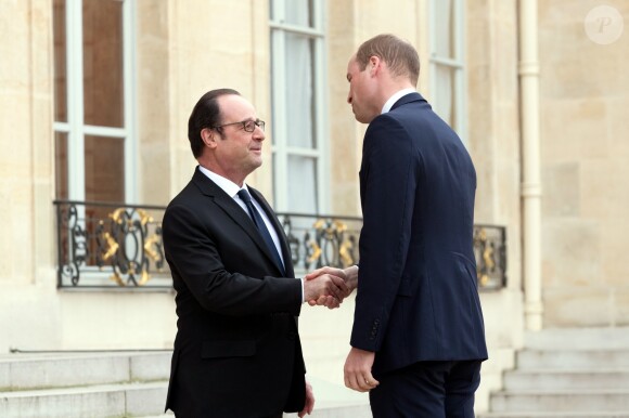 Le prince William, duc de Cambridge, et Kate Middleton, duchesse de Cambridge, ont été reçus au palais de l'Elysée le temps d'un entretien de courtoisie par le président François Hollande le 17 mars 2017 à Paris à l'entame de leur visite officielle de deux jours. © Cyril Moreau / Bestimage