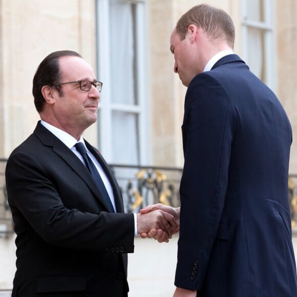 Le prince William, duc de Cambridge, et Kate Middleton, duchesse de Cambridge, ont été reçus au palais de l'Elysée le temps d'un entretien de courtoisie par le président François Hollande le 17 mars 2017 à Paris à l'entame de leur visite officielle de deux jours. © Cyril Moreau / Bestimage