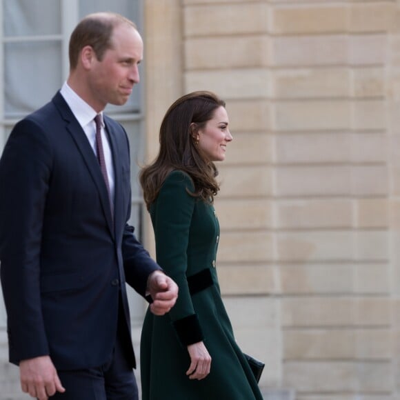 Le prince William, duc de Cambridge, et Kate Middleton, duchesse de Cambridge, ont été reçus au palais de l'Elysée le temps d'un entretien de courtoisie par le président François Hollande le 17 mars 2017 à Paris à l'entame de leur visite officielle de deux jours. © Cyril Moreau / Bestimage