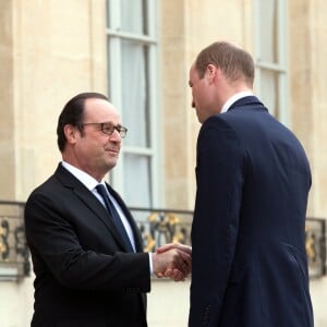 Le prince William, duc de Cambridge, et Kate Middleton, duchesse de Cambridge, ont été reçus au palais de l'Elysée le temps d'un entretien de courtoisie par le président François Hollande le 17 mars 2017 à Paris à l'entame de leur visite officielle de deux jours. © Cyril Moreau / Bestimage