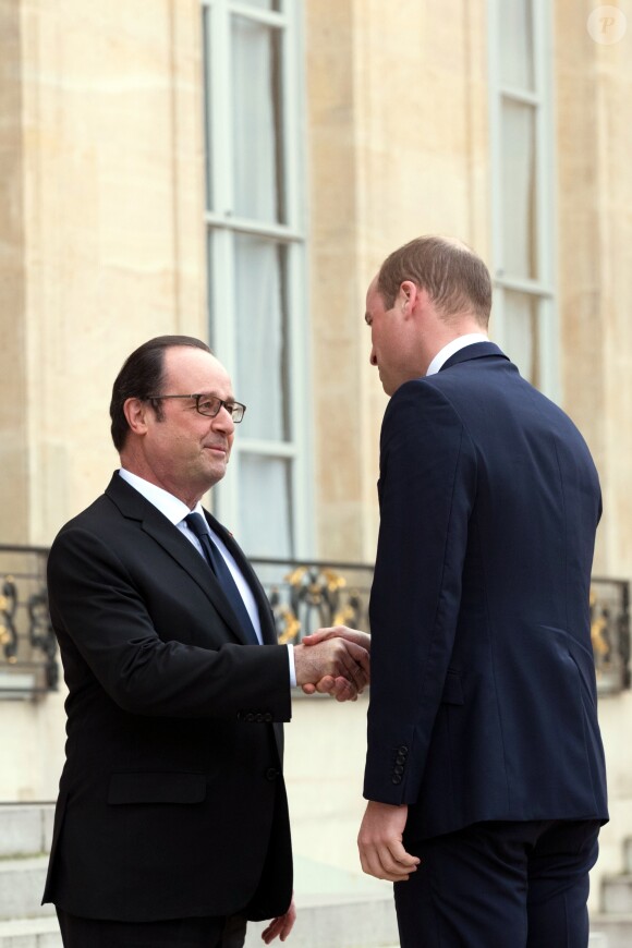 Le prince William, duc de Cambridge, et Kate Middleton, duchesse de Cambridge, ont été reçus au palais de l'Elysée le temps d'un entretien de courtoisie par le président François Hollande le 17 mars 2017 à Paris à l'entame de leur visite officielle de deux jours. © Cyril Moreau / Bestimage