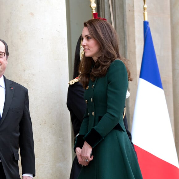 Le prince William, duc de Cambridge, et Kate Middleton, duchesse de Cambridge, ont été reçus au palais de l'Elysée le temps d'un entretien de courtoisie par le président François Hollande le 17 mars 2017 à Paris à l'entame de leur visite officielle de deux jours. © Cyril Moreau / Bestimage