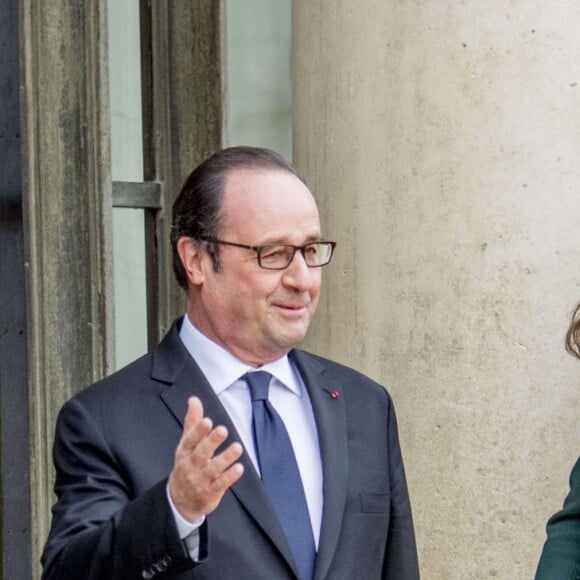 Le duc et la duchesse de Cambridge ont été accueillis au palais de l'Elysée à Paris par François Hollande à l'entame de leur visite officielle de deux jours.