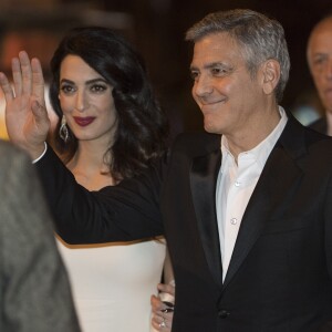 George Clooney et sa femme Amal Alamuddin (enceinte) - Arrivées au dîner de la 42ème cérémonie des César au Fouquet's à Paris. Le 24 février 2017