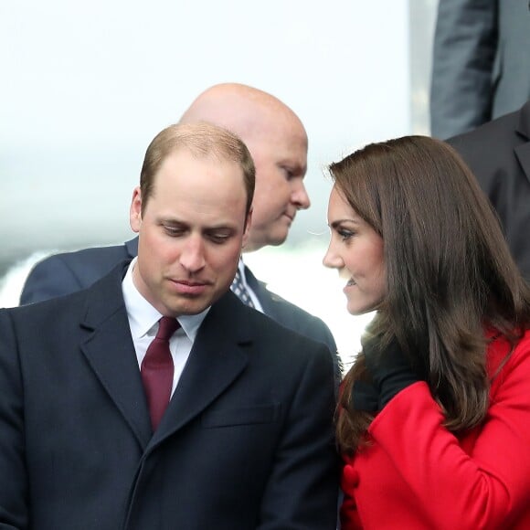 Le prince William et Kate Middleton assistent au match de Rugby France / Pays de Galles au Stade de France le 18 mars 2017.