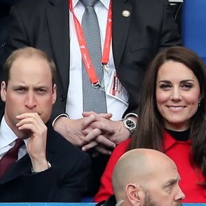 Le prince William et Kate Middleton assistent au match de Rugby France / Pays de Galles au Stade de France le 18 mars 2017.