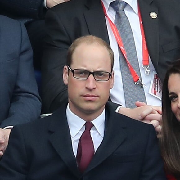 Le prince William et Kate Middleton assistent au match de Rugby France / Pays de Galles au Stade de France le 18 mars 2017.