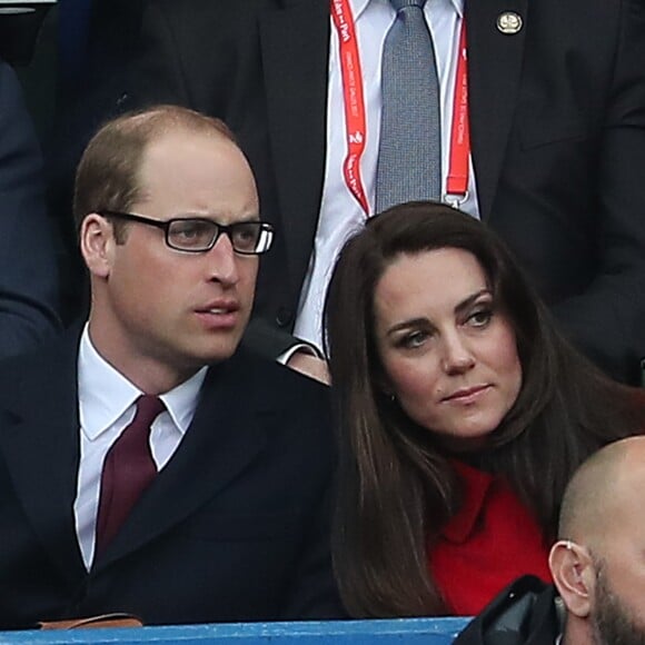 Le prince William et Kate Middleton assistent au match de Rugby France / Pays de Galles au Stade de France le 18 mars 2017.