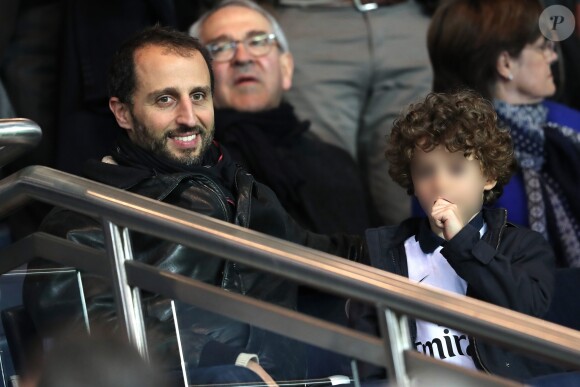 Arié Elmaleh et son fils Isaac - People assiste au match de Ligue 1 entre le Psg et Lyon à Paris le 19 mars 2017. Le Psg à remporté le match sur le score de 2-1. © Cyril Moreau/Bestimage