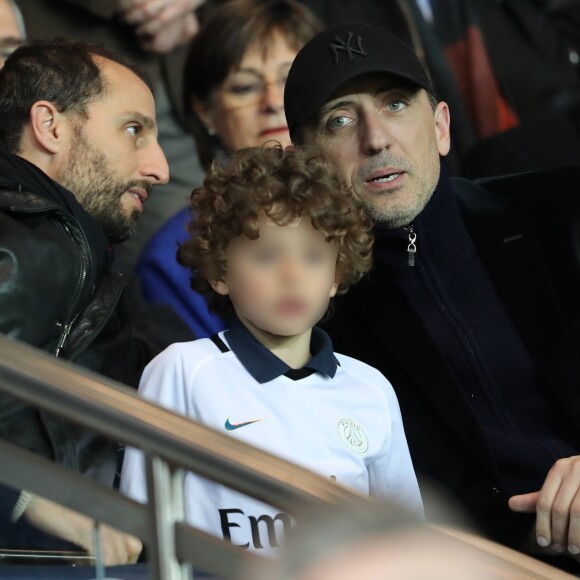 Arié Elmaleh et son fils Isaac, Gad Elmaleh - People assiste au match de Ligue 1 entre le Psg et Lyon à Paris le 19 mars 2017. Le Psg à remporté le match sur le score de 2-1. © Cyril Moreau/Bestimage