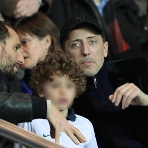 Arié Elmaleh et son fils Isaac, Gad Elmaleh - People assiste au match de Ligue 1 entre le Psg et Lyon à Paris le 19 mars 2017. Le Psg à remporté le match sur le score de 2-1. © Cyril Moreau/Bestimage