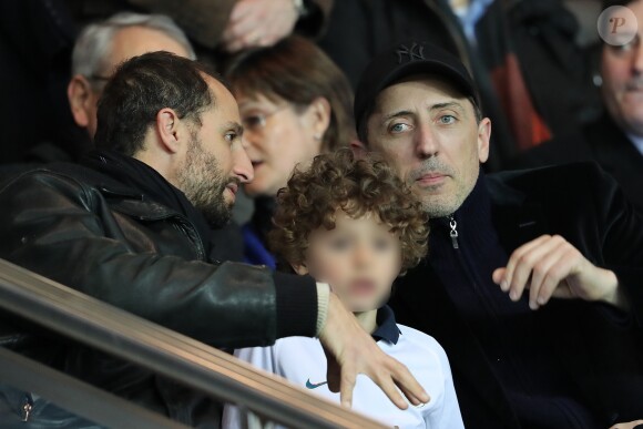 Arié Elmaleh et son fils Isaac, Gad Elmaleh - People assiste au match de Ligue 1 entre le Psg et Lyon à Paris le 19 mars 2017. Le Psg à remporté le match sur le score de 2-1. © Cyril Moreau/Bestimage