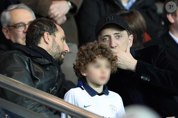 Arié Elmaleh et son fils Isaac, Gad Elmaleh - People assiste au match de Ligue 1 entre le Psg et Lyon à Paris le 19 mars 2017. Le Psg à remporté le match sur le score de 2-1. © Cyril Moreau/Bestimage