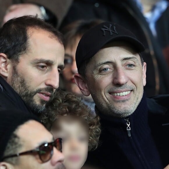 Arié Elmaleh et son fils Isaac, Gad Elmaleh - People assiste au match de Ligue 1 entre le Psg et Lyon à Paris le 19 mars 2017. Le Psg à remporté le match sur le score de 2-1. © Cyril Moreau/Bestimage