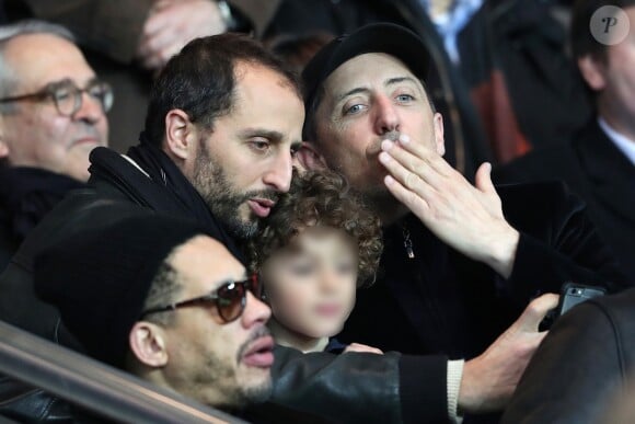 Arié Elmaleh et son fils Isaac, Gad Elmaleh - People assiste au match de Ligue 1 entre le Psg et Lyon à Paris le 19 mars 2017. Le Psg à remporté le match sur le score de 2-1. © Cyril Moreau/Bestimage