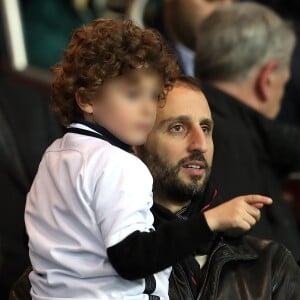 Arié Elmaleh et son fils Isaac - People assiste au match de Ligue 1 entre le Psg et Lyon à Paris le 19 mars 2017. Le Psg à remporté le match sur le score de 2-1. © Cyril Moreau/Bestimage