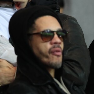 Arié Elmaleh et son fils Isaac, JoeyStarr - People assiste au match de Ligue 1 entre le Psg et Lyon à Paris le 19 mars 2017. Le Psg à remporté le match sur le score de 2-1. © Cyril Moreau/Bestimage