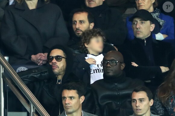 JoeyStarr, Arié Elmaleh et son fils Isaac, Gad Elmaleh - People assiste au match de Ligue 1 entre le Psg et Lyon à Paris le 19 mars 2017. Le Psg à remporté le match sur le score de 2-1. © Cyril Moreau/Bestimage