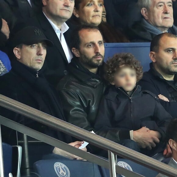 Gad Elmaleh, Arié Elmaleh et son fils Isaac - People assiste au match de Ligue 1 entre le Psg et Lyon à Paris le 19 mars 2017. Le Psg à remporté le match sur le score de 2-1. © Cyril Moreau/Bestimage