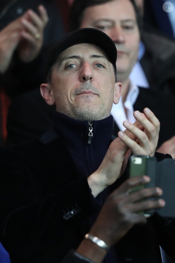 Gad Elmaleh - People assiste au match de Ligue 1 entre le Psg et Lyon à Paris le 19 mars 2017. Le Psg à remporté le match sur le score de 2-1. © Cyril Moreau/Bestimage