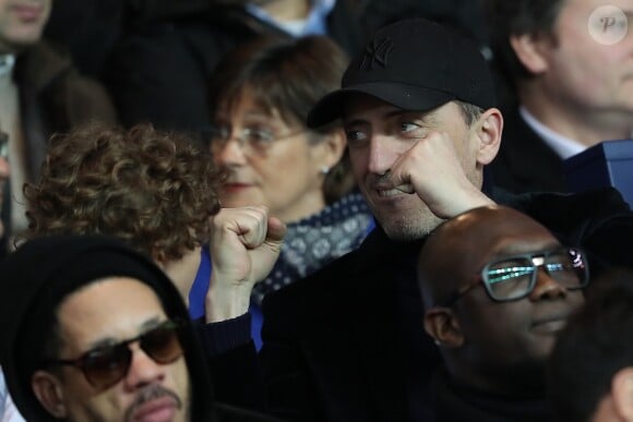 Gad Elmaleh et Isaac Elmaleh - People assiste au match de Ligue 1 entre le Psg et Lyon à Paris le 19 mars 2017. Le Psg à remporté le match sur le score de 2-1. © Cyril Moreau/Bestimage