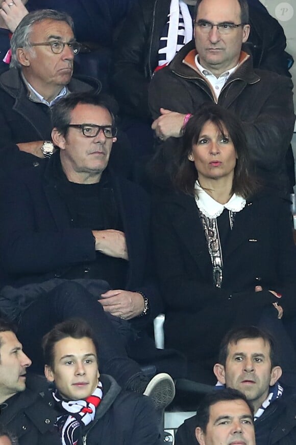 Jean-Luc Reichmann et sa femme Nathalie - People assiste au match de Ligue 1 entre le Psg et Lyon à Paris le 19 mars 2017. Le Psg à remporté le match sur le score de 2-1. © Cyril Moreau/Bestimage