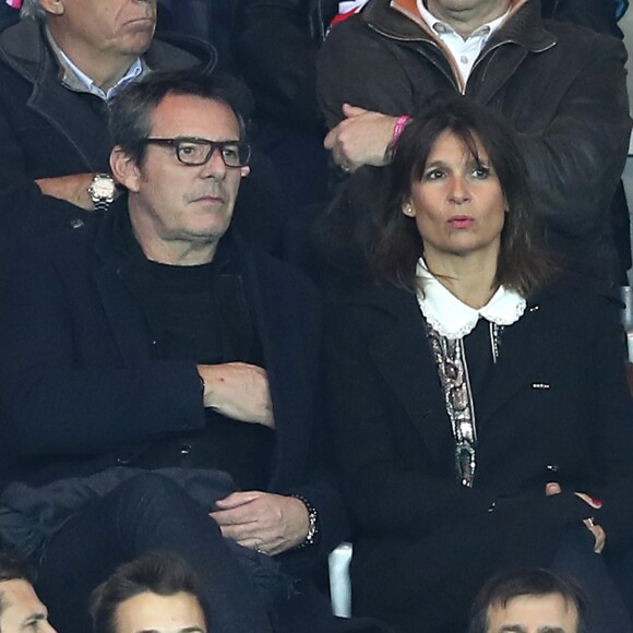 Jean-Luc Reichmann et sa femme Nathalie - People assiste au match de Ligue 1 entre le Psg et Lyon à Paris le 19 mars 2017. Le Psg à remporté le match sur le score de 2-1. © Cyril Moreau/Bestimage