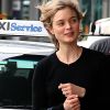 Exclusif - L'actrice Bella Heathcote ( "50 nunances plus sombres"), fraîchement fiancée, arrive à l'aéroport de Sydney le 25 février 2017