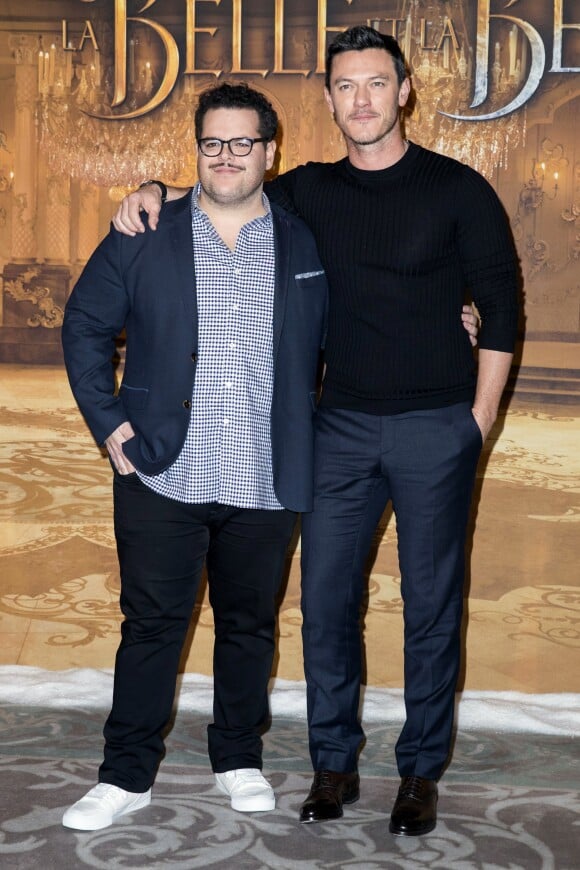 Josh Gad et Luke Evans lors du photocall de La Belle et la Bête à l'hôtel Le Meurice à Paris le 20 février 2017. © Olivier Borde / Bestimage