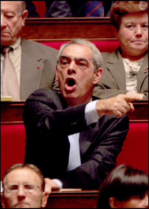 Henri Emmanuelli en 2006 à l'Assemblée nationale.