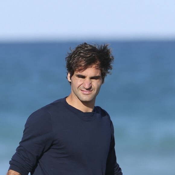 Le joueur de tennis suisse Roger Federer profite de la plage avec ses enfants, ses jumelles Myla Rose et Charlene Riva et ses jumeaux Leo et Lennart, à Miami, le 20 mars 2017 © CPA/Bestimage