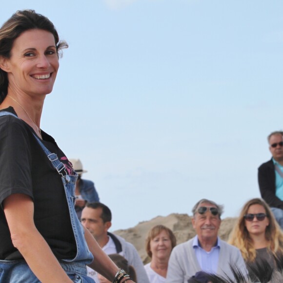 Sophie Thalmann lors de courses d'ânes au profit de l'association ELA sur la plage à Trouville-sur-Mer, le 10 août 2016. © Anne Ceffrey - Théo Duchaussoy/Bestimage